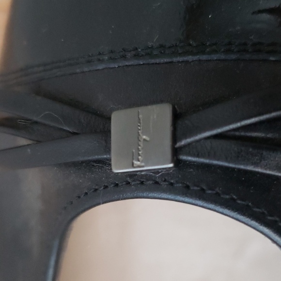 SALVATORE FERRAGAMO Classic Vara Black/Black Patent Bow Pump - Picture 7 of 12